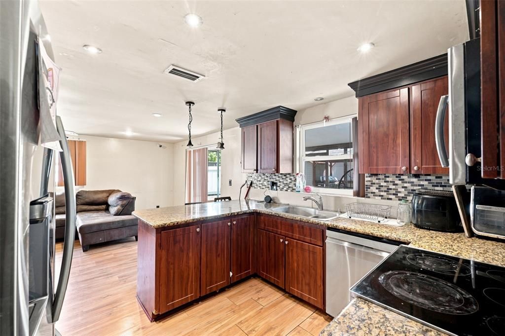 En Venta: $234,999 (3 camas, 2 baños, 1050 Pies cuadrados)