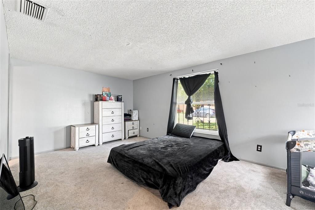 En Venta: $234,999 (3 camas, 2 baños, 1050 Pies cuadrados)