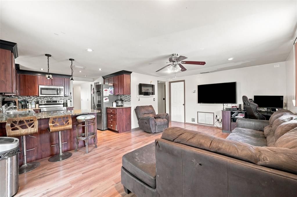 En Venta: $234,999 (3 camas, 2 baños, 1050 Pies cuadrados)
