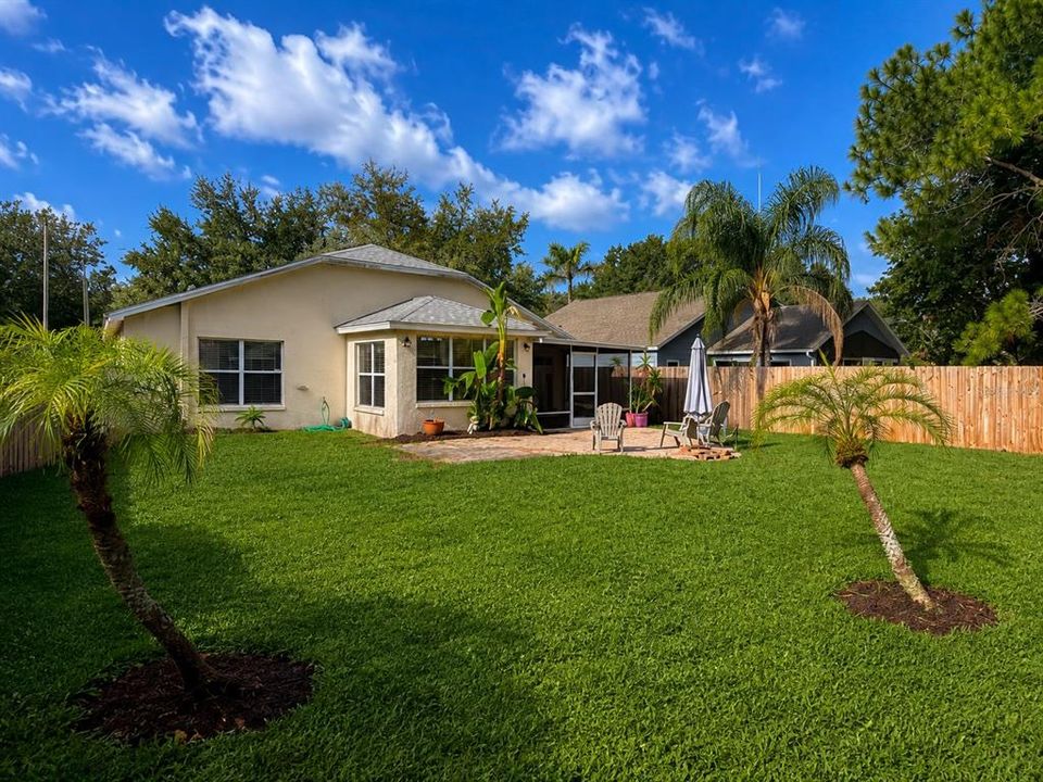 For Rent: $2,300 (3 beds, 2 baths, 1641 Square Feet)