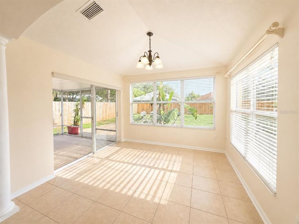 For Rent: $2,300 (3 beds, 2 baths, 1641 Square Feet)