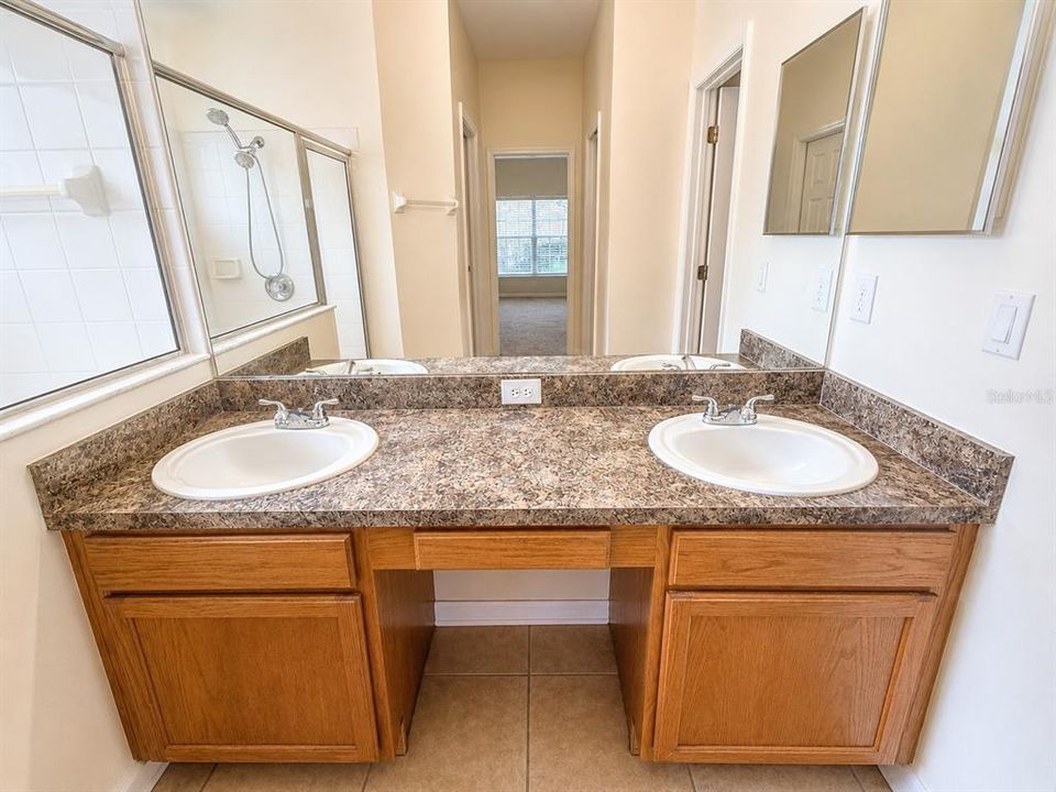 For Rent: $2,300 (3 beds, 2 baths, 1641 Square Feet)