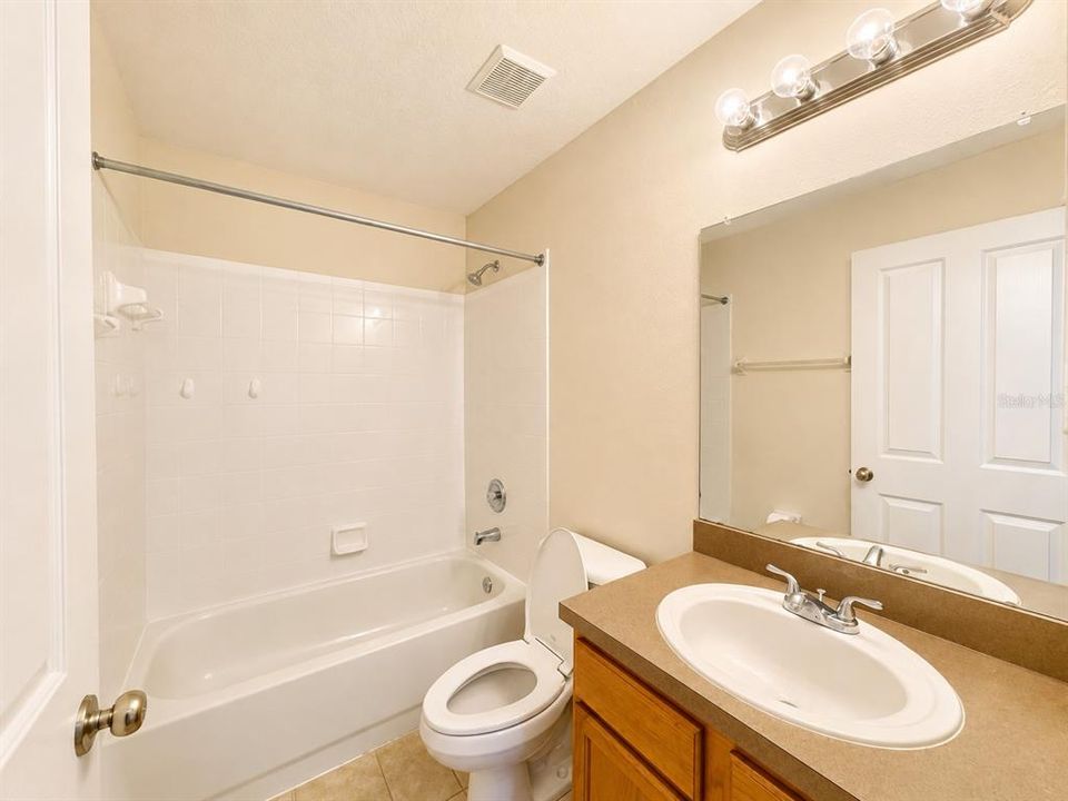 For Rent: $2,300 (3 beds, 2 baths, 1641 Square Feet)