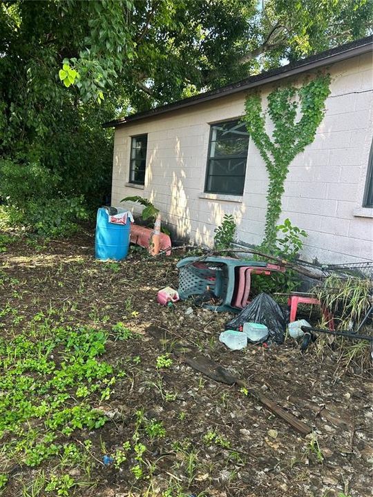 For Sale: $175,000 (3 beds, 1 baths, 1036 Square Feet)