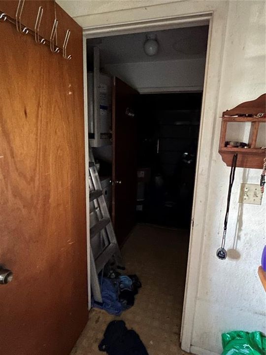 For Sale: $175,000 (3 beds, 1 baths, 1036 Square Feet)
