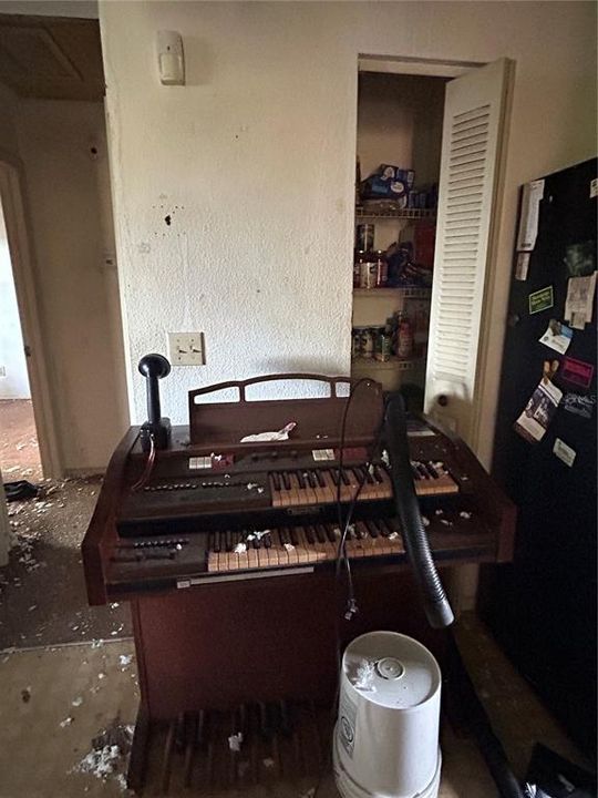 For Sale: $175,000 (3 beds, 1 baths, 1036 Square Feet)