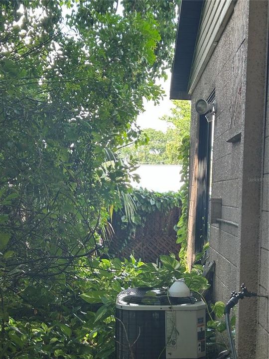 For Sale: $175,000 (3 beds, 1 baths, 1036 Square Feet)
