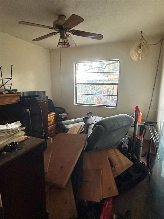 For Sale: $175,000 (3 beds, 1 baths, 1036 Square Feet)