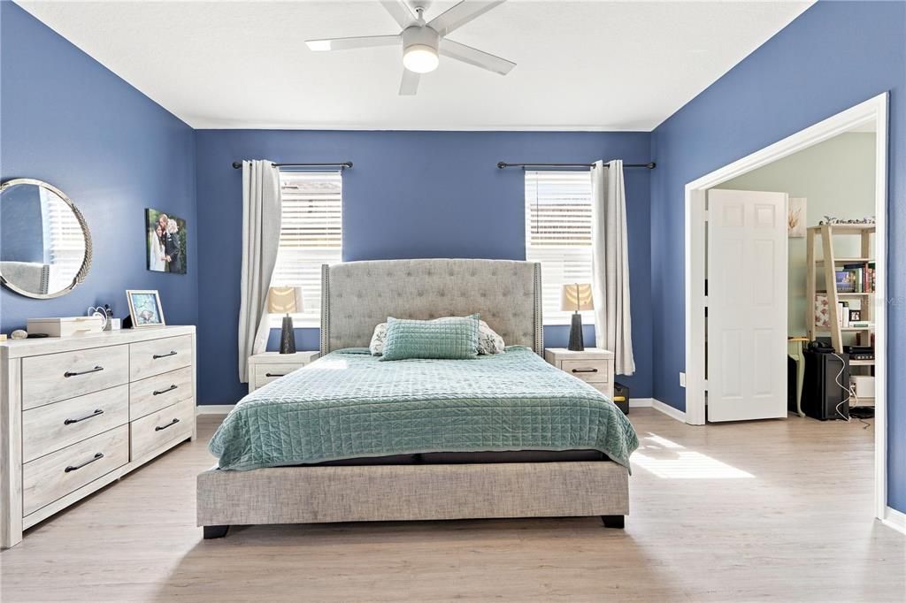 For Sale: $499,900 (4 beds, 2 baths, 1952 Square Feet)