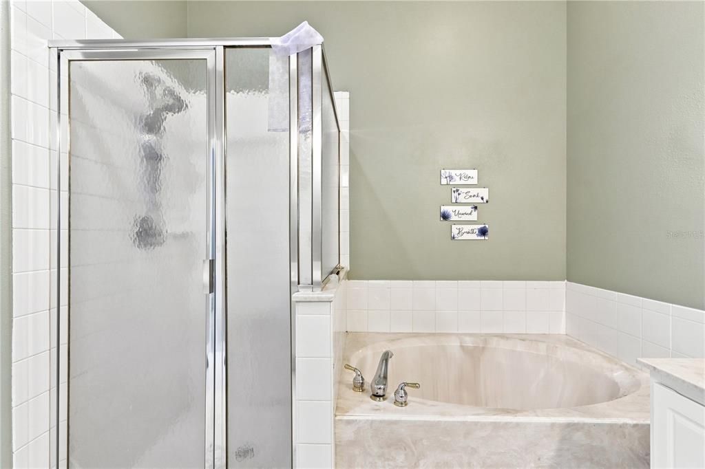For Sale: $499,900 (4 beds, 2 baths, 1952 Square Feet)