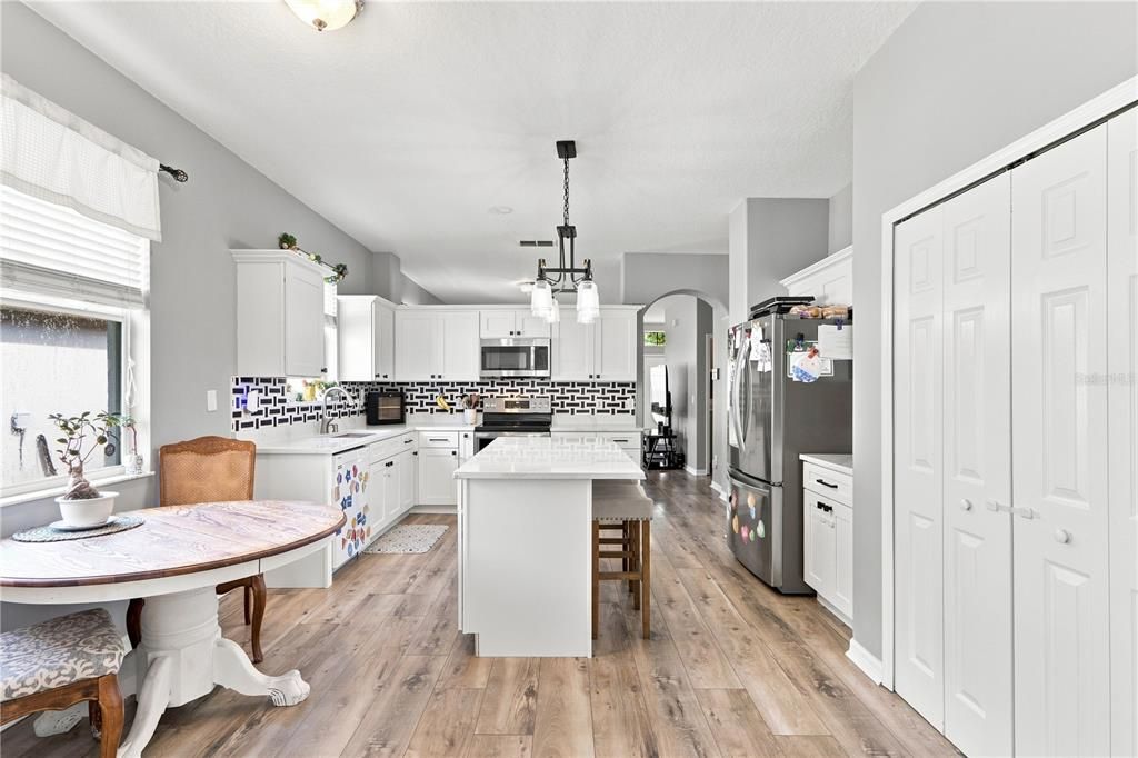 For Sale: $499,900 (4 beds, 2 baths, 1952 Square Feet)