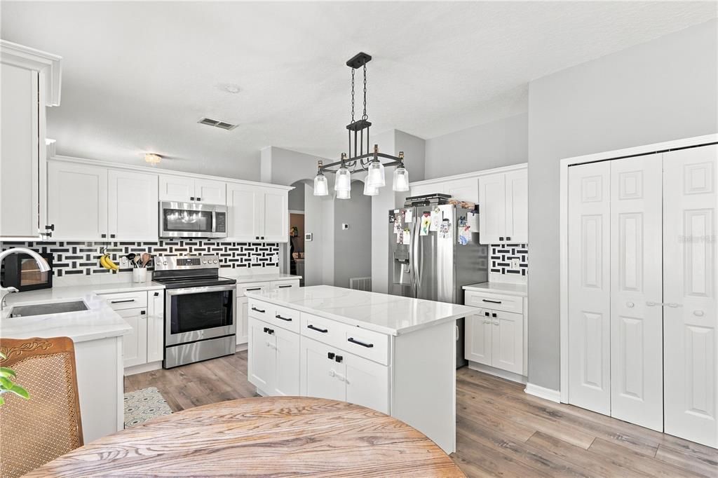 For Sale: $499,900 (4 beds, 2 baths, 1952 Square Feet)