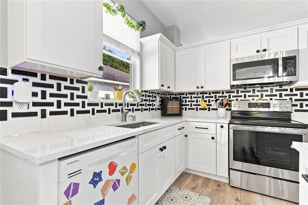 For Sale: $499,900 (4 beds, 2 baths, 1952 Square Feet)