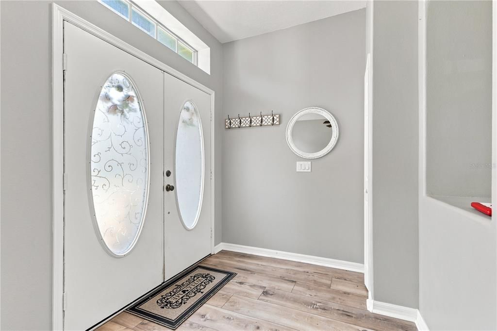 For Sale: $499,900 (4 beds, 2 baths, 1952 Square Feet)