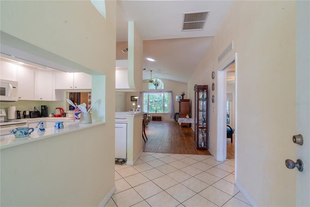 For Sale: $275,000 (3 beds, 2 baths, 1604 Square Feet)