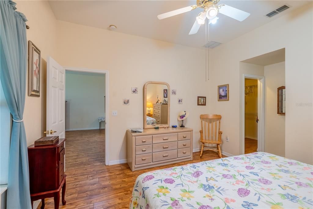 For Sale: $275,000 (3 beds, 2 baths, 1604 Square Feet)