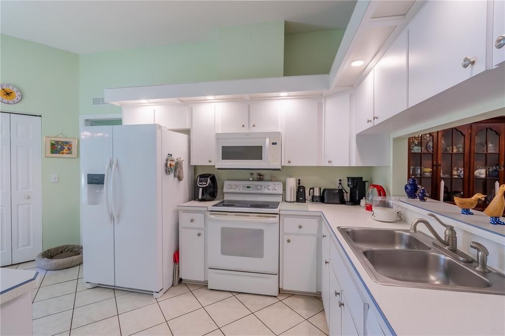 For Sale: $275,000 (3 beds, 2 baths, 1604 Square Feet)