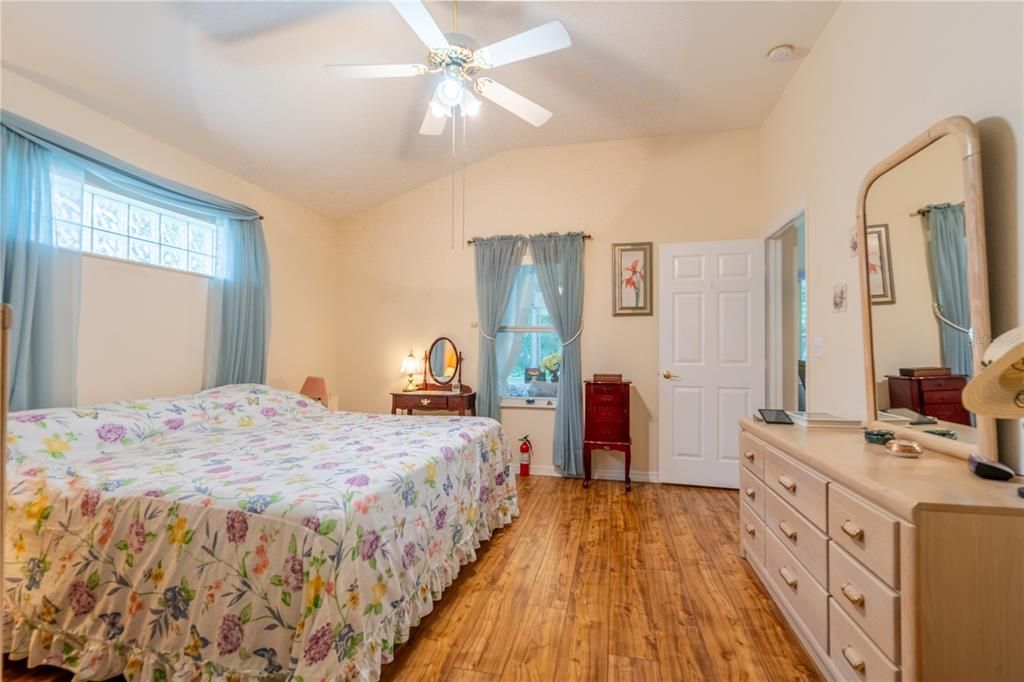 For Sale: $275,000 (3 beds, 2 baths, 1604 Square Feet)