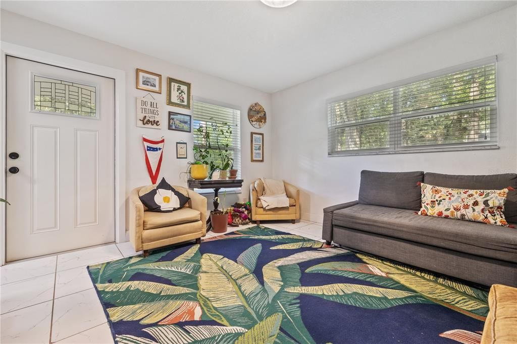 For Sale: $349,990 (3 beds, 1 baths, 1033 Square Feet)