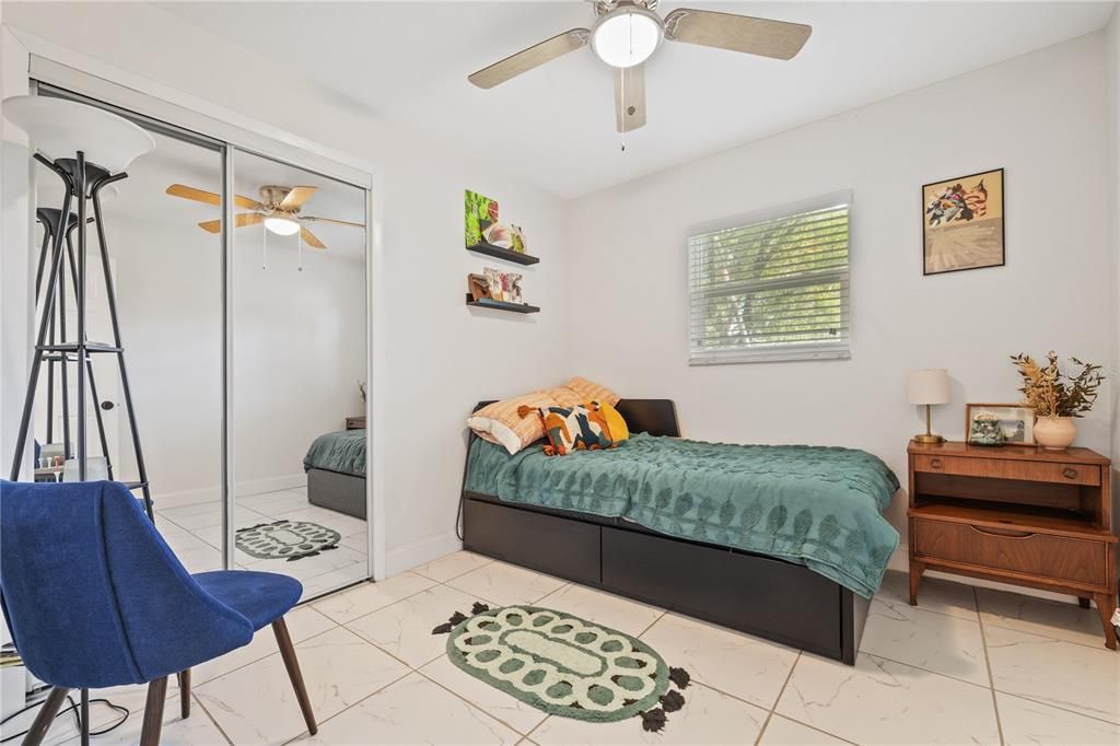 For Sale: $349,990 (3 beds, 1 baths, 1033 Square Feet)