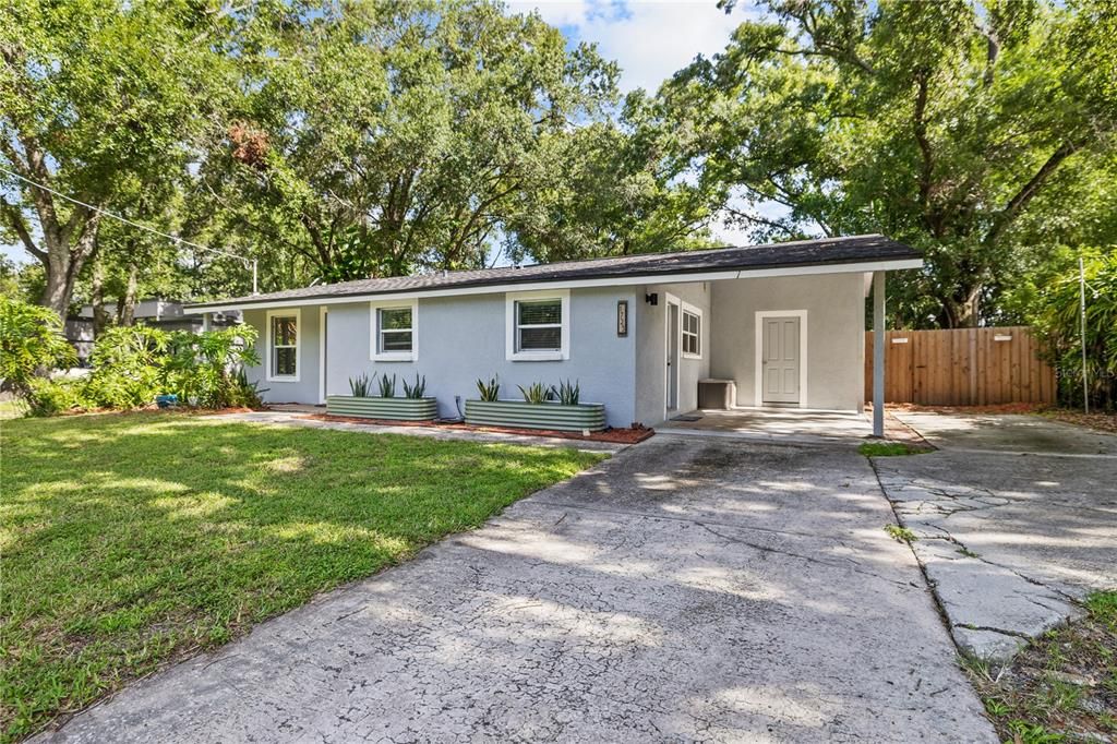 For Sale: $349,990 (3 beds, 1 baths, 1033 Square Feet)