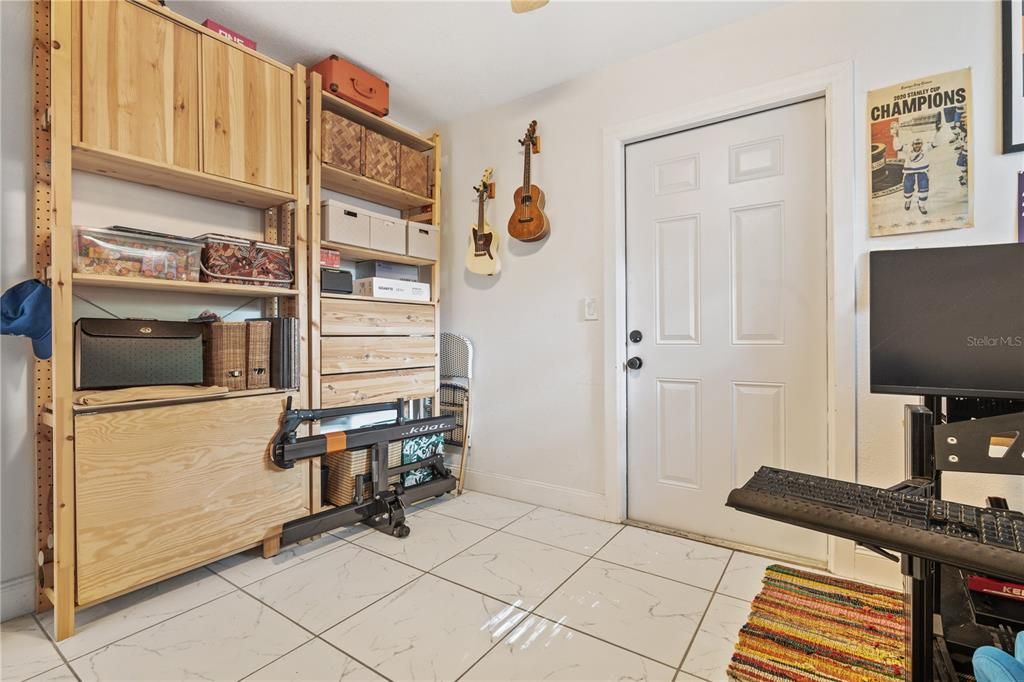 For Sale: $349,990 (3 beds, 1 baths, 1033 Square Feet)