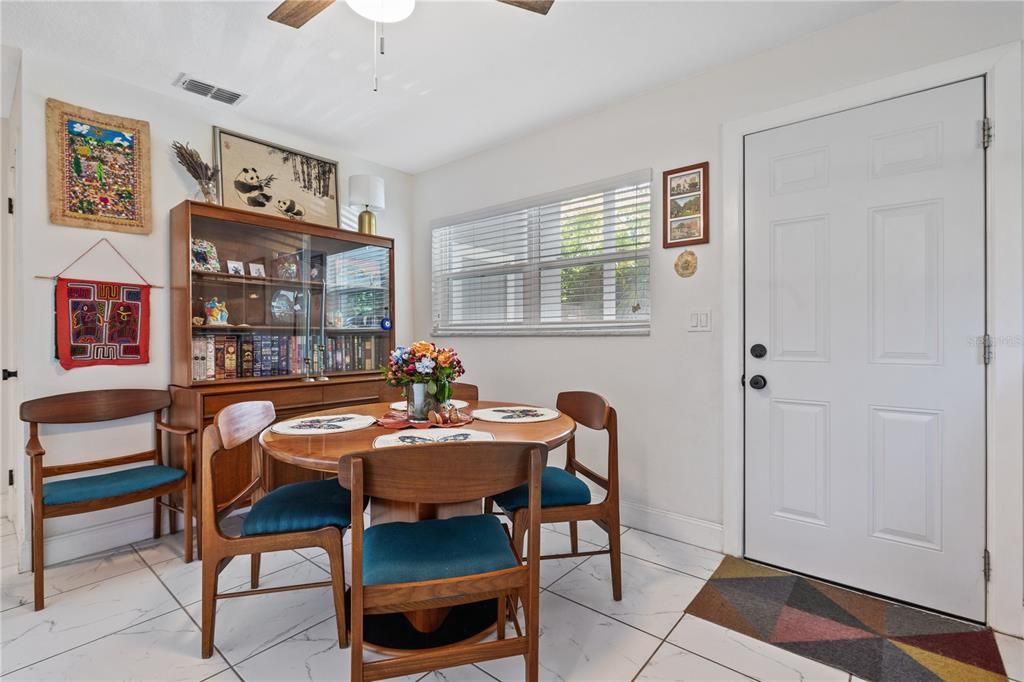 For Sale: $349,990 (3 beds, 1 baths, 1033 Square Feet)