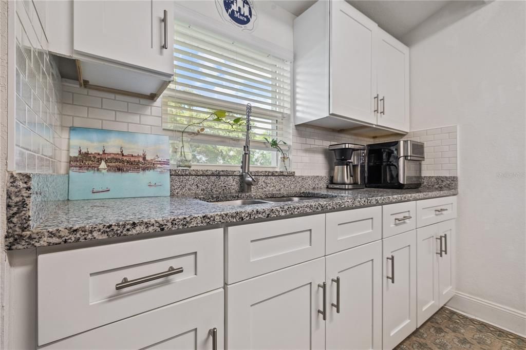 For Sale: $349,990 (3 beds, 1 baths, 1033 Square Feet)