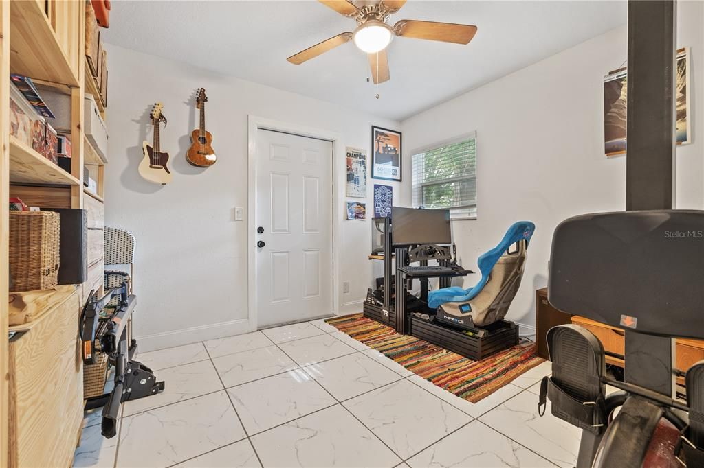 For Sale: $349,990 (3 beds, 1 baths, 1033 Square Feet)