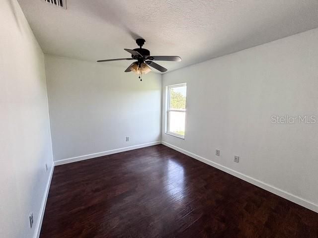 En Venta: $485,900 (4 camas, 2 baños, 1943 Pies cuadrados)