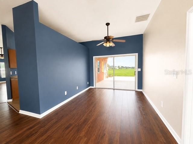 En Venta: $485,900 (4 camas, 2 baños, 1943 Pies cuadrados)