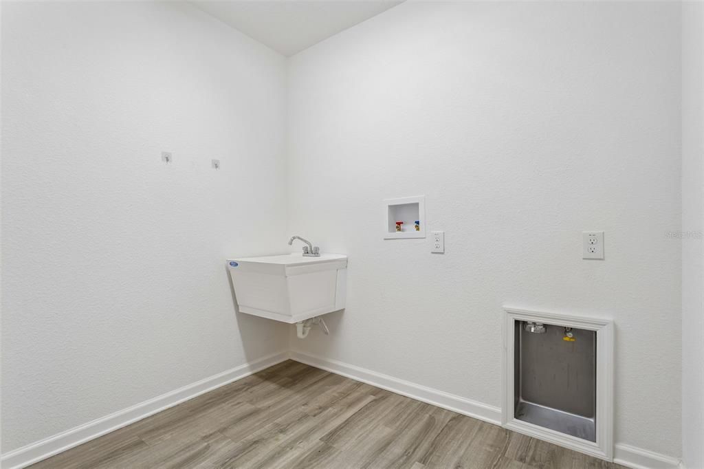 For Sale: $369,000 (3 beds, 2 baths, 1499 Square Feet)