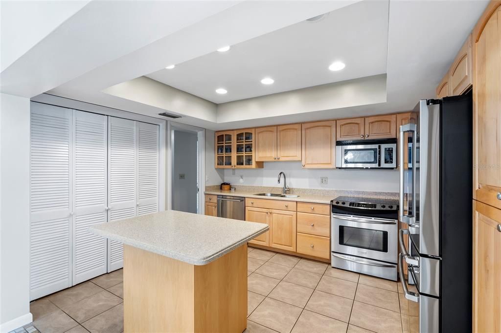 For Rent: $2,700 (2 beds, 2 baths, 1478 Square Feet)