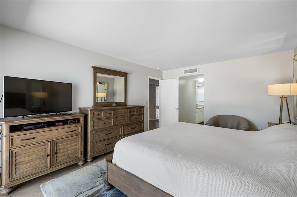 For Rent: $2,700 (2 beds, 2 baths, 1478 Square Feet)