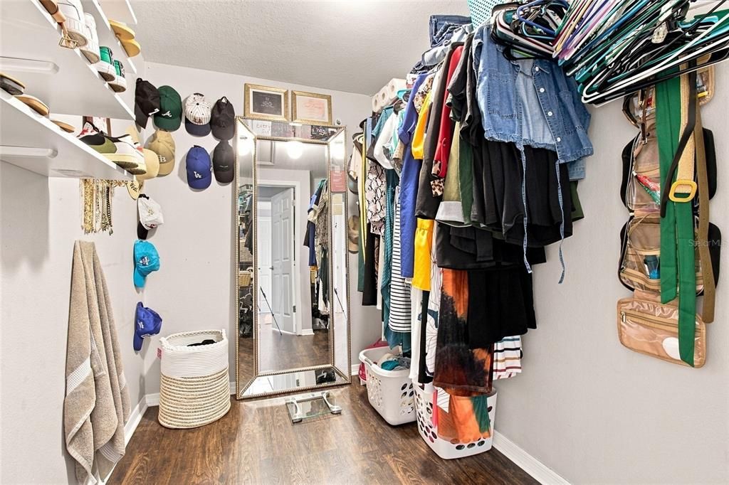 For Sale: $295,000 (2 beds, 1 baths, 1522 Square Feet)