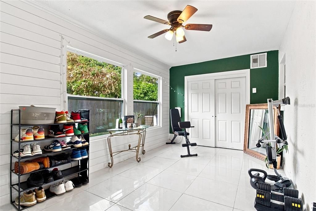 For Sale: $295,000 (2 beds, 1 baths, 1522 Square Feet)