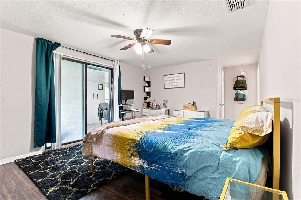 For Sale: $295,000 (2 beds, 1 baths, 1522 Square Feet)