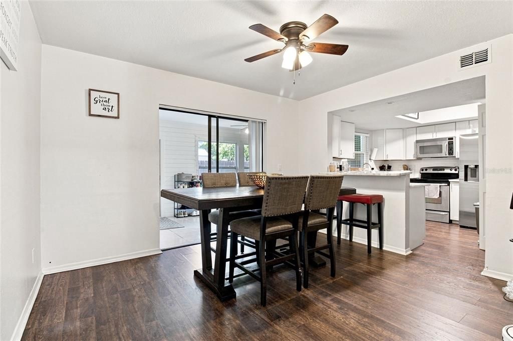 For Sale: $295,000 (2 beds, 1 baths, 1522 Square Feet)