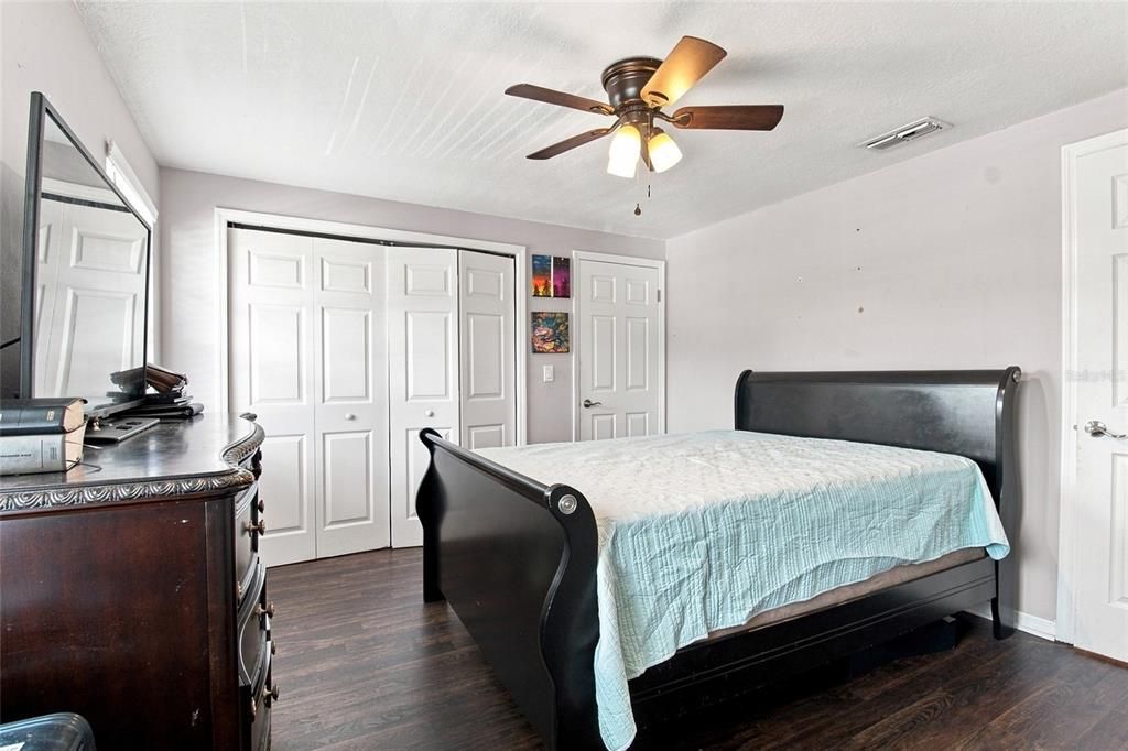 For Sale: $295,000 (2 beds, 1 baths, 1522 Square Feet)