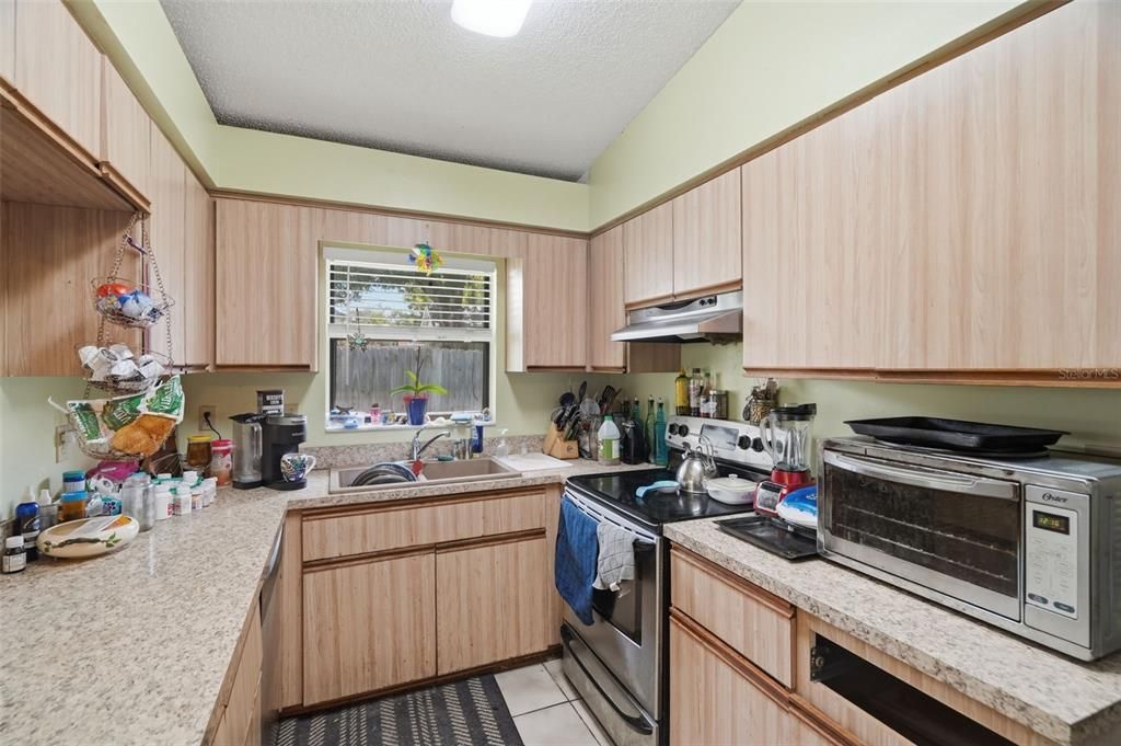 На продажу: $269,999 (3 спален, 2 ванн, 1054 Квадратных фут)