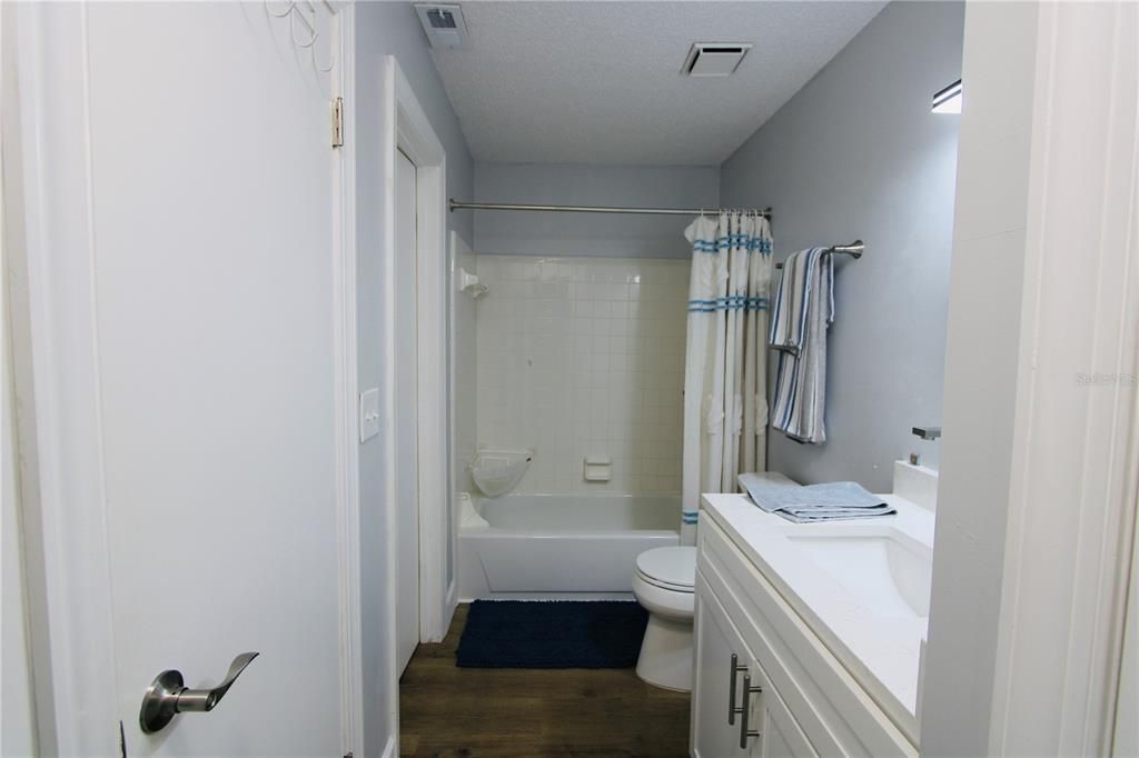Activo con contrato: $135,000 (2 camas, 2 baños, 833 Pies cuadrados)