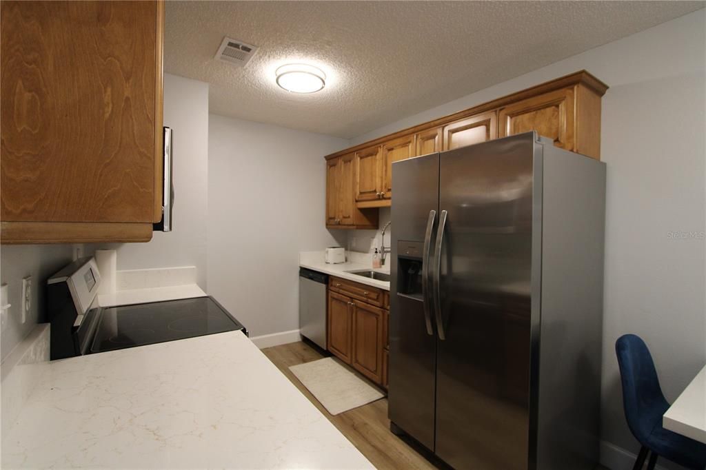 Activo con contrato: $135,000 (2 camas, 2 baños, 833 Pies cuadrados)