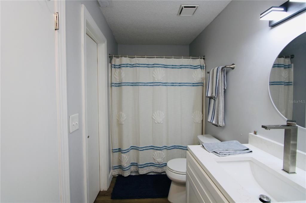 Activo con contrato: $135,000 (2 camas, 2 baños, 833 Pies cuadrados)