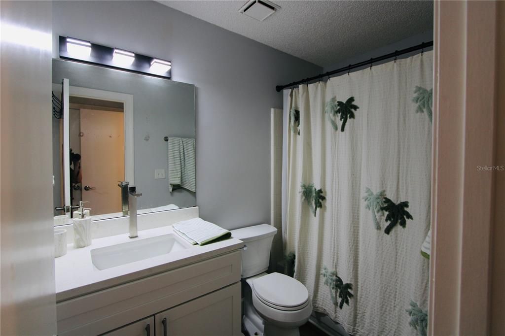 Activo con contrato: $135,000 (2 camas, 2 baños, 833 Pies cuadrados)