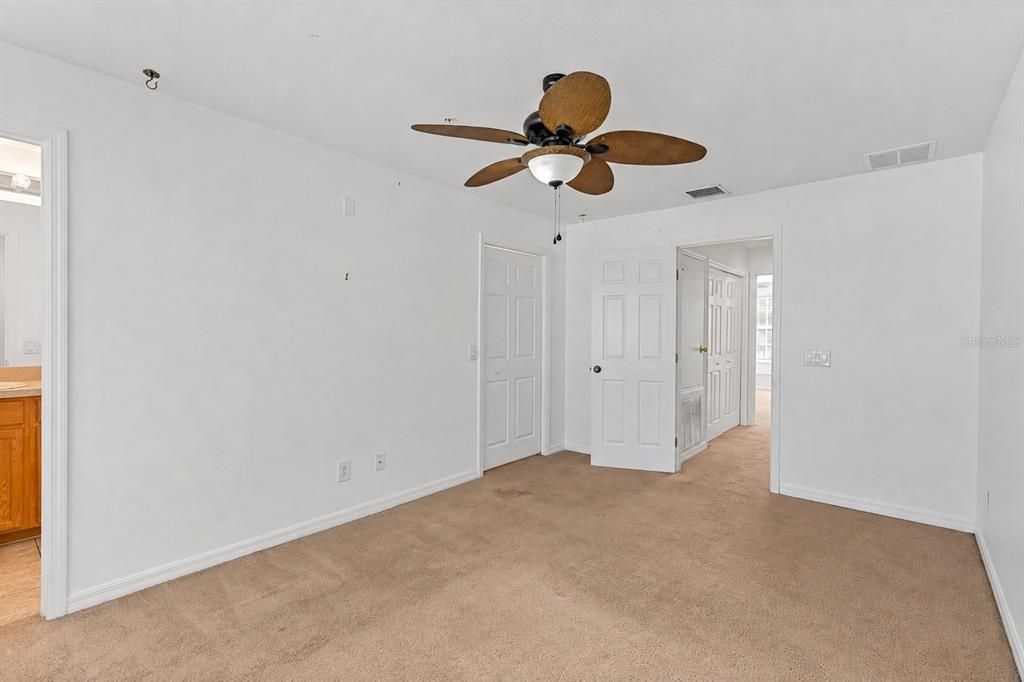 For Sale: $259,999 (2 beds, 2 baths, 1252 Square Feet)