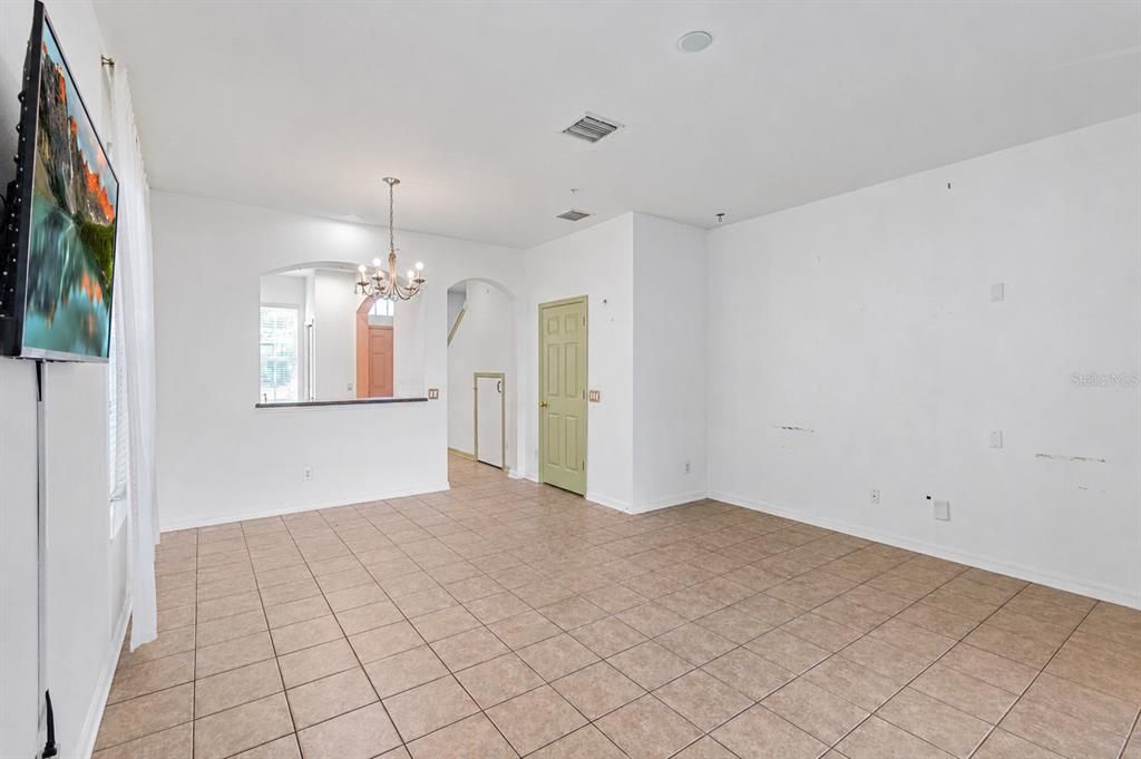 For Sale: $259,999 (2 beds, 2 baths, 1252 Square Feet)