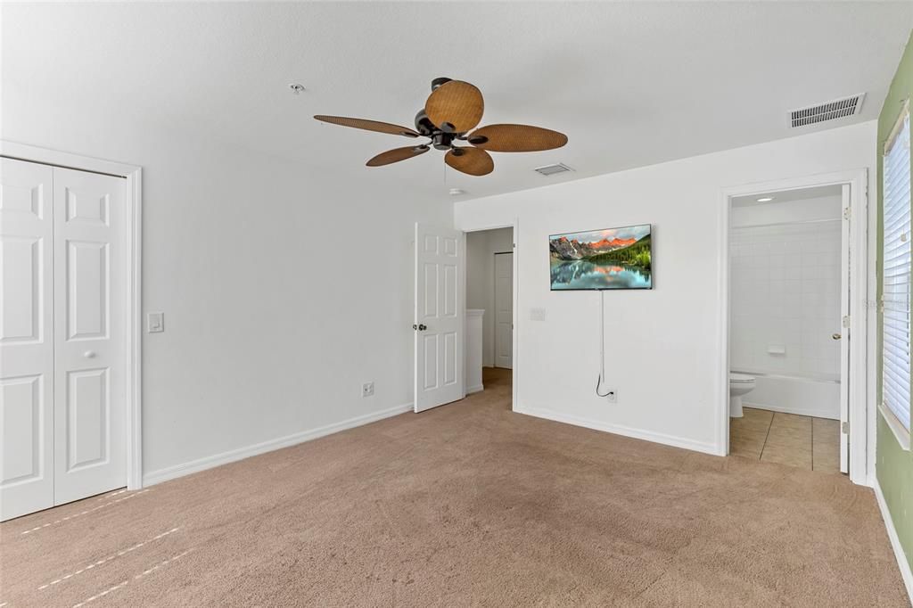 For Sale: $259,999 (2 beds, 2 baths, 1252 Square Feet)
