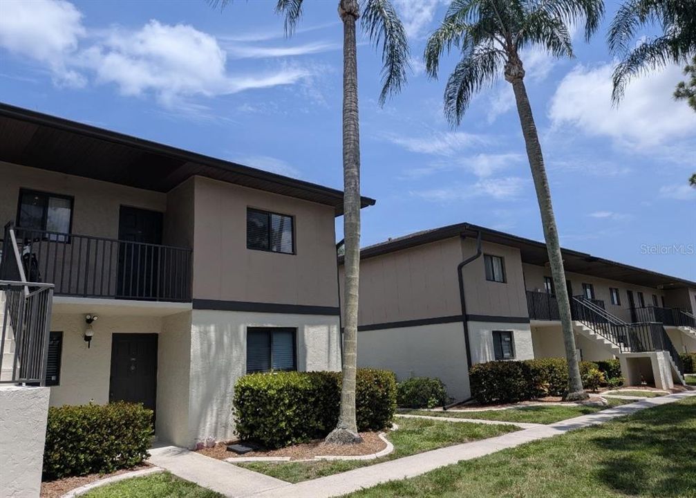 For Sale: $106,500 (2 beds, 2 baths, 919 Square Feet)