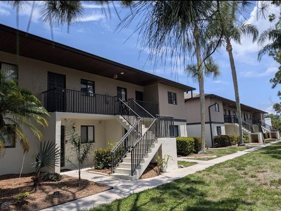 For Sale: $106,500 (2 beds, 2 baths, 919 Square Feet)