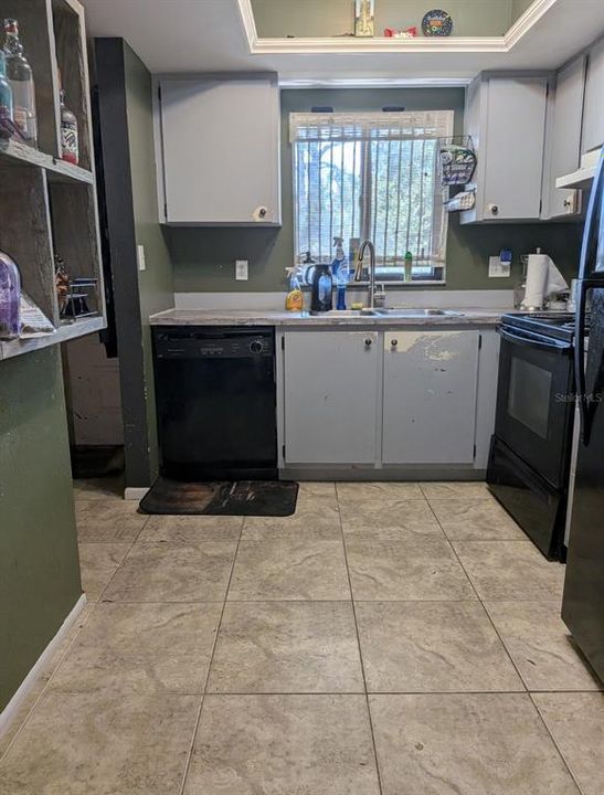 For Sale: $106,500 (2 beds, 2 baths, 919 Square Feet)